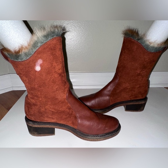 Elegant Brown Ankle Boots with Fur Trim - Picture 5 of 9